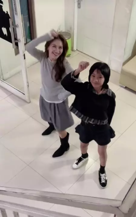 Ayu Ting Ting TikTokan bareng Bilqis © TikTok Ayu Ting Ting TikTokan bareng Bilqis © TikTok
