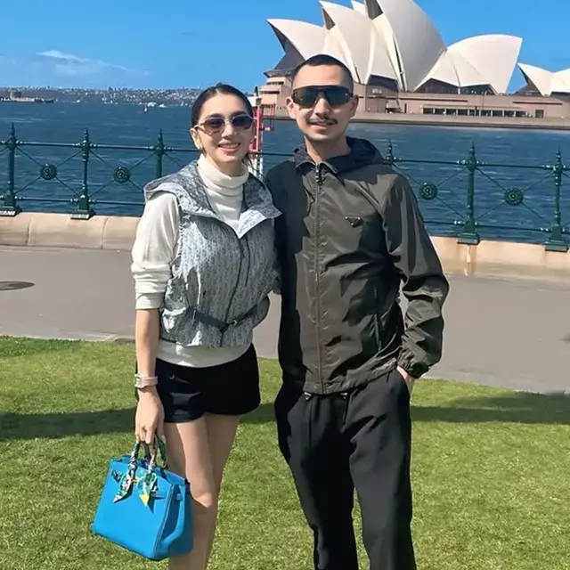 6 Potret kemesraan Angel Karamoy dan Gusti Ega, liburan bareng ke Australia, sinyal go public