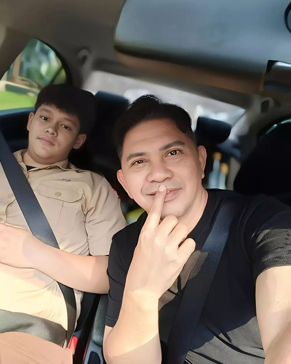 kebersamaan Ronnie Sianturi dan anak angkatnya © Instagram