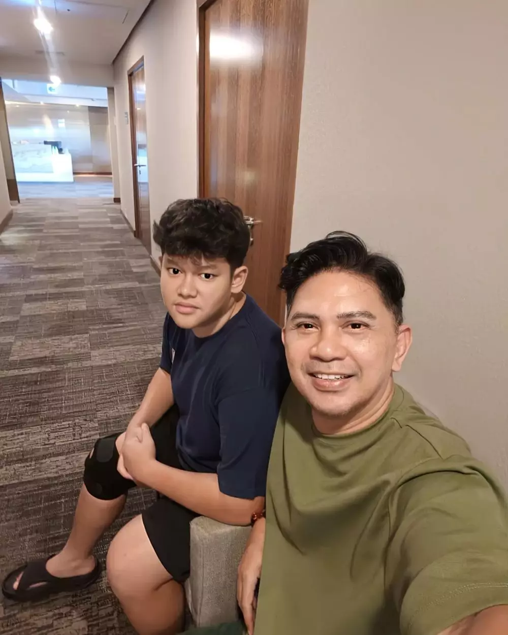 kebersamaan Ronnie Sianturi dan anak angkatnya © Instagram