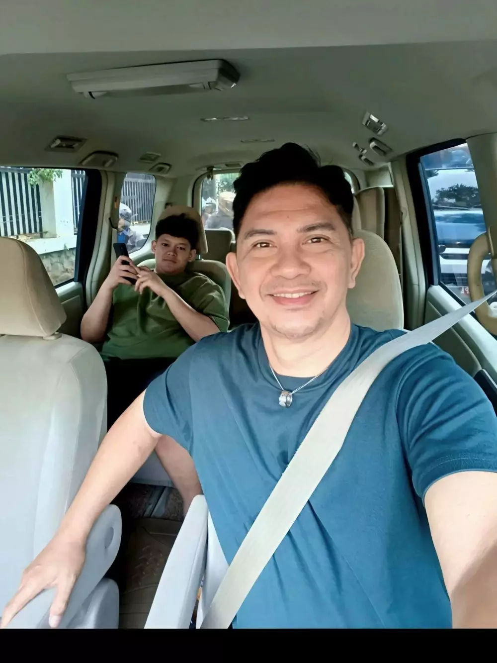 kebersamaan Ronnie Sianturi dan anak angkatnya © Instagram