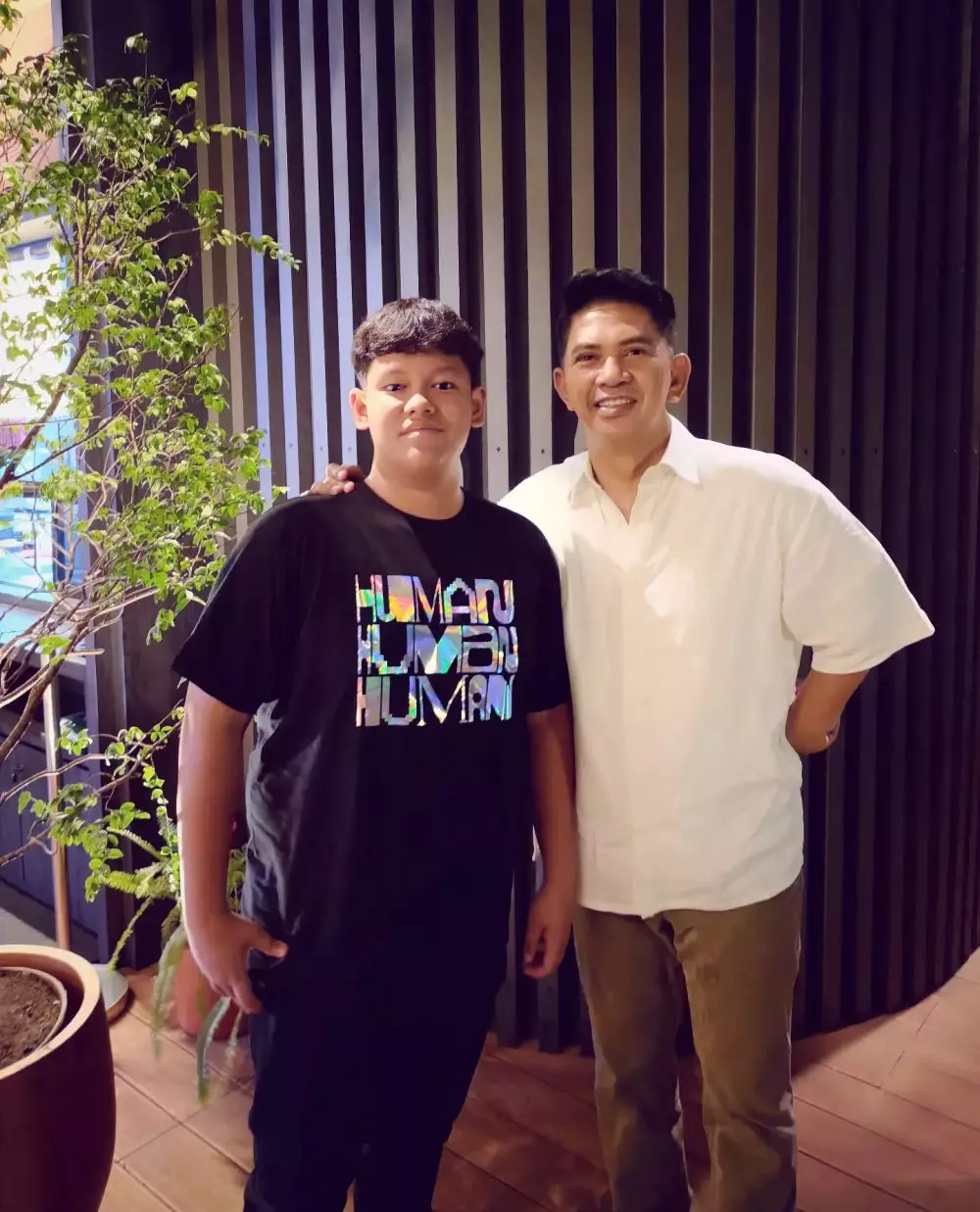 kebersamaan Ronnie Sianturi dan anak angkatnya © Instagram