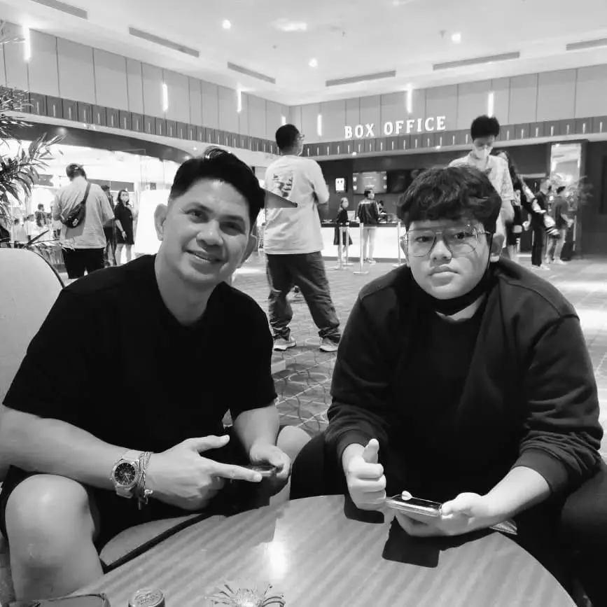 kebersamaan Ronnie Sianturi dan anak angkatnya © Instagram