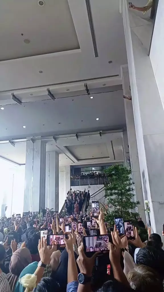 Momen perpisahan Sri Mulyani menangis pamit © 2025 brilio.net