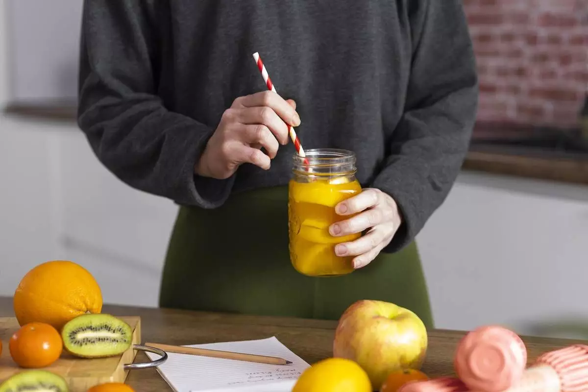 Wajah kencang tanpa treatment mahal, ini cara bikin minuman kolagen antikeriput pakai 2 jenis buah