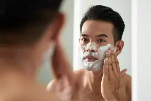 10 Pelembap cowok untuk mengurangi garis halus kerutan harga di bawah Rp 100 ribu