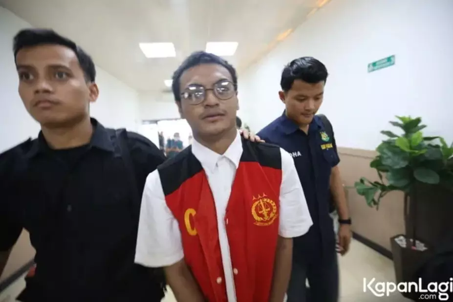 Vadel Badjideh curhat usai sidang © berbagai sumber Vadel Badjideh curhat usai sidang © berbagai sumber