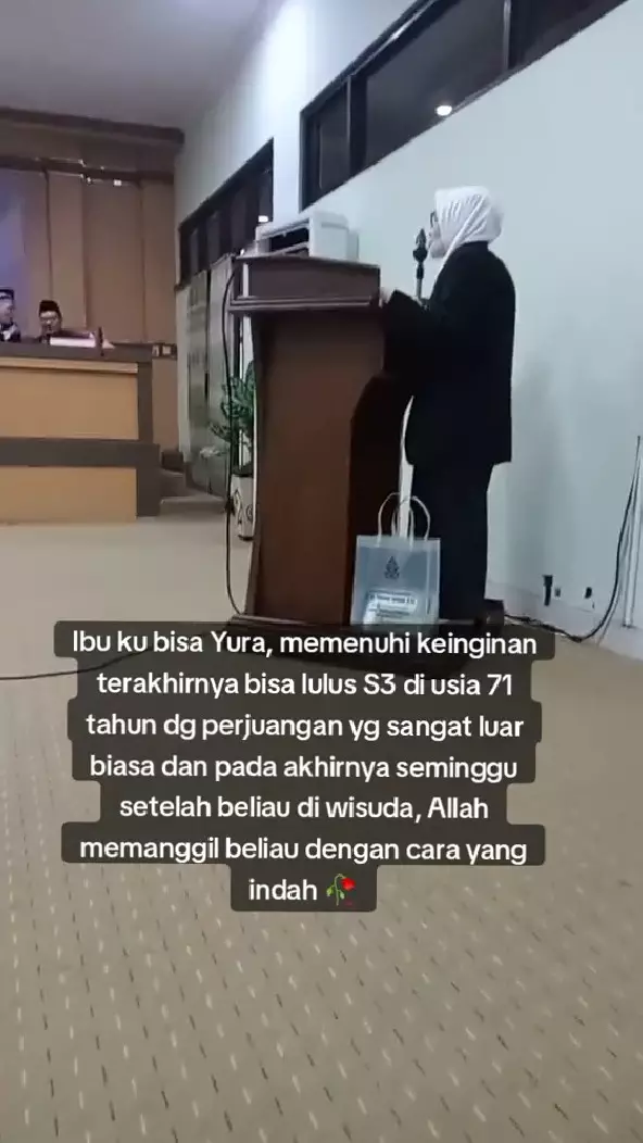 Kisah lansia meninggal setelah wisuda S3 © TikTok Kisah lansia meninggal setelah wisuda S3 © TikTok