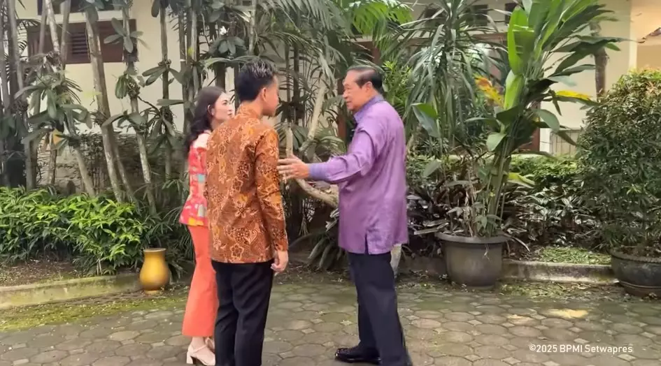 Gibran dan Selvi Ananda ke rumah SBY © YouTube Gibran dan Selvi Ananda ke rumah SBY © YouTube