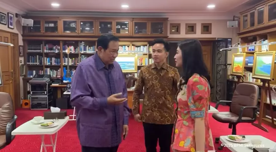 Gibran dan Selvi Ananda ke rumah SBY © YouTube Gibran dan Selvi Ananda ke rumah SBY © YouTube