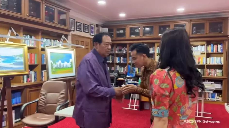 Gibran dan Selvi Ananda ke rumah SBY © YouTube Gibran dan Selvi Ananda ke rumah SBY © YouTube