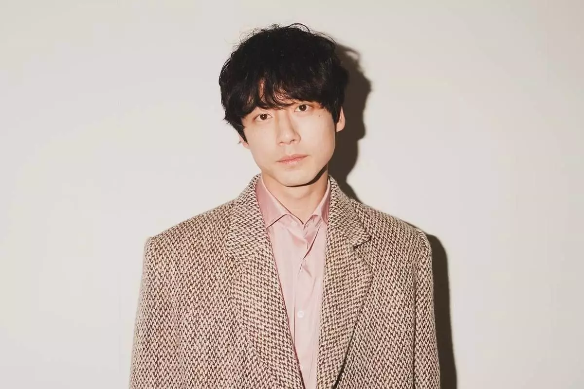Diisukan tinggal bareng pacar, siapa sih Kentaro Sakaguchi? Kenalan sama aktor 'What Comes After Love'