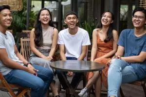 100 Tebak-tebakan sulit tapi menghibur terbaru 2025, bikin otak muter tapi nggak berhenti ketawa