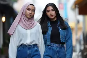 9 Cara kreatif memadukan warna baju agar nggak salah kostum