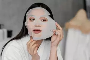 10 Masker menghilangkan jerawat harga di bawah Rp 100 ribu