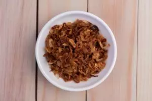 Bawang goreng jadi lebih awet 2 bulan, begini cara menyimpannya tanpa khawatir melempem dan tengik 