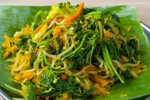 Ternyata nggak dikukus, wanita ini bagikan trik bikin bumbu urap lebih tahan lama dan tak cepat basi