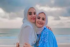 Iparan tapi berasa saudara kandung, intip 10 potret kebersamaan Elma Theana dan Fairuz A Rafiq