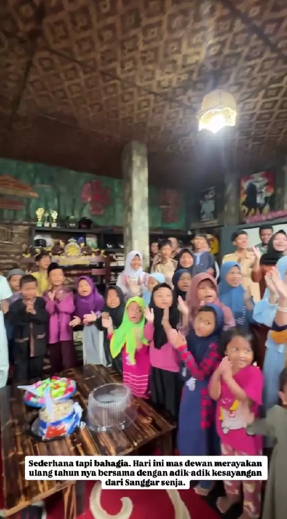 Verrell Bramasta rayakan ultah bersama anak panti © Instagram Verrell Bramasta rayakan ultah bersama anak panti © Instagram