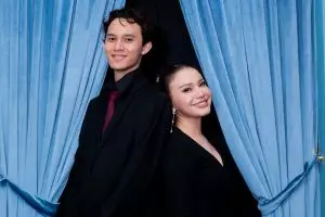 11 Potret kebersamaan Rossa dan putra semata wayangnya yang baru lulus SMA, gayanya kayak kakak-adik