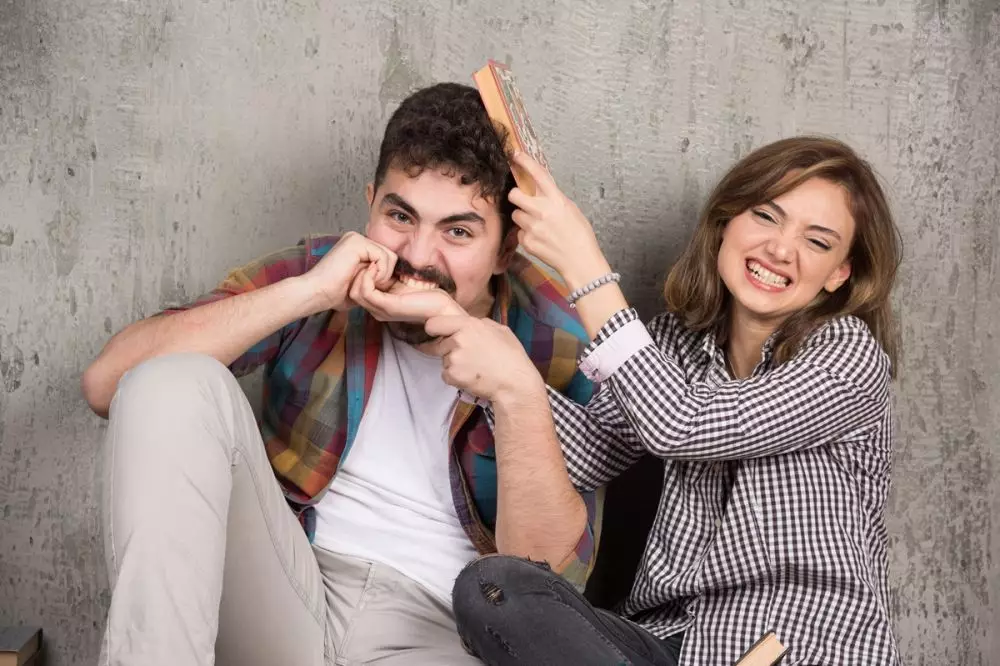 100 Kata-kata gombalan maut bikin salting brutal buat hati berdebar © 2025 brilio.net