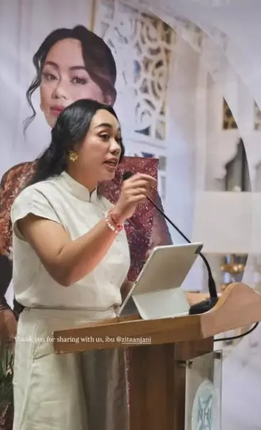 Zita Anjani dikritik usai batalkan isi seminar © Instagram Zita Anjani dikritik usai batalkan isi seminar © Instagram