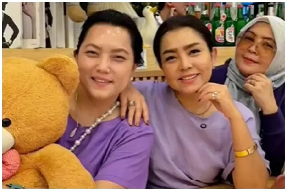 Tampil cantik awet muda di usia 54 tahun, begini 6 potret kompak Mayangsari dan saudara perempuannya