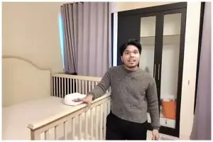 7 Potret kamar Baby Arash anak Thariq dan Aaliyah Massaid, elegan berwarna netral