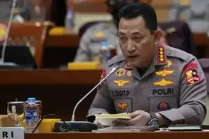 Benarkah Prabowo kirim surpres pergantian Kapolri Listyo Sigit ke DPR? Ini faktanya
