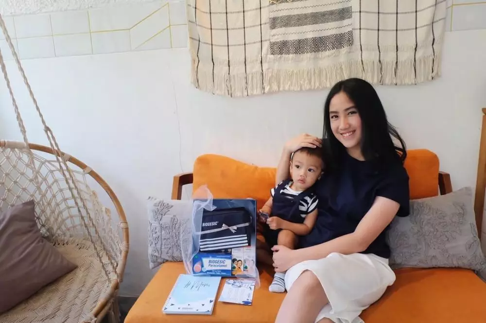 Tamara Tyasmara aktris cilik foto bareng Suzzanna © 2025 brilio.net