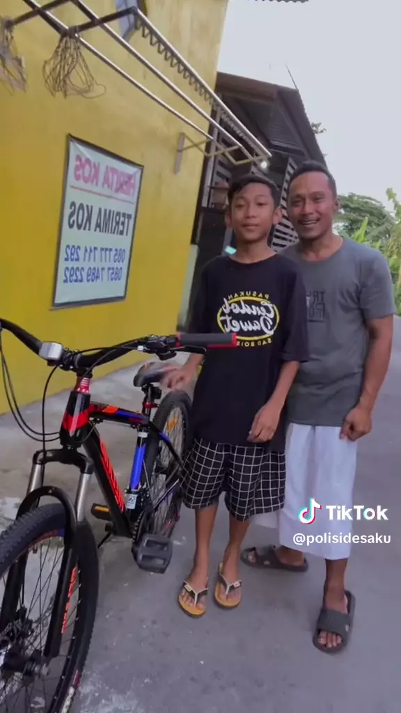 bapak anak tinggal di kebun © 2025 berbagai sumber bapak anak tinggal di kebun © 2025 berbagai sumber