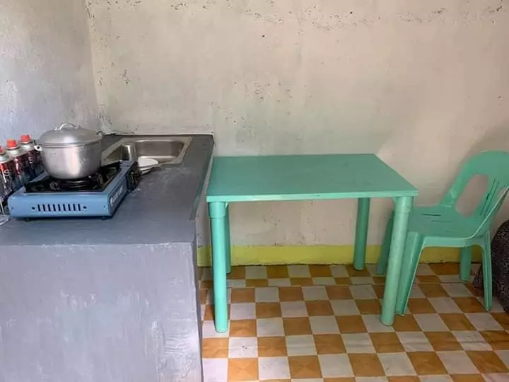 gubuk reyot seng direnovasi jadi apik © Facebook/Emylia Dahlans