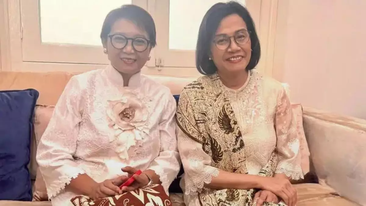 Anak sama-sama lulus dokter spesialis UI, momen kompak Sri Mulyani dan Retno Marsudi saat anak wisuda