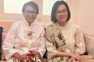 Anak sama-sama lulus dokter spesialis UI, momen kompak Sri Mulyani dan Retno Marsudi saat anak wisuda