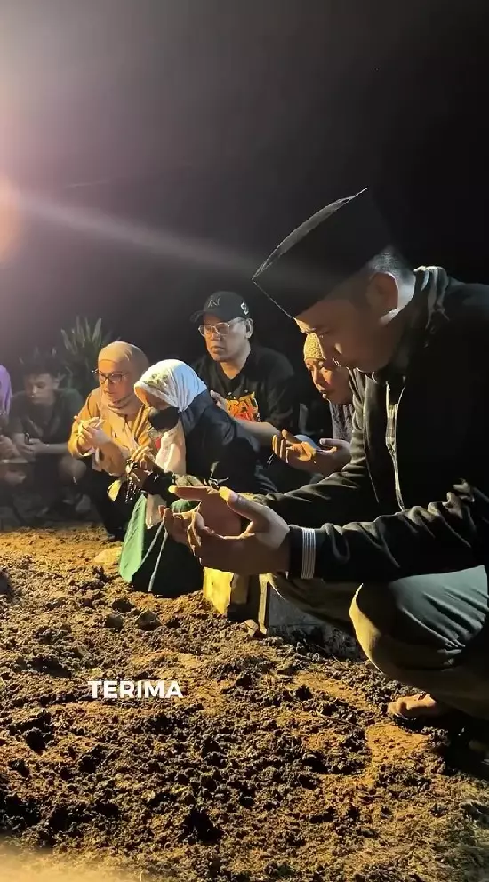 Uya Kuya bantu jenazah TKI Hong Kong © Instagram Uya Kuya bantu jenazah TKI Hong Kong © Instagram