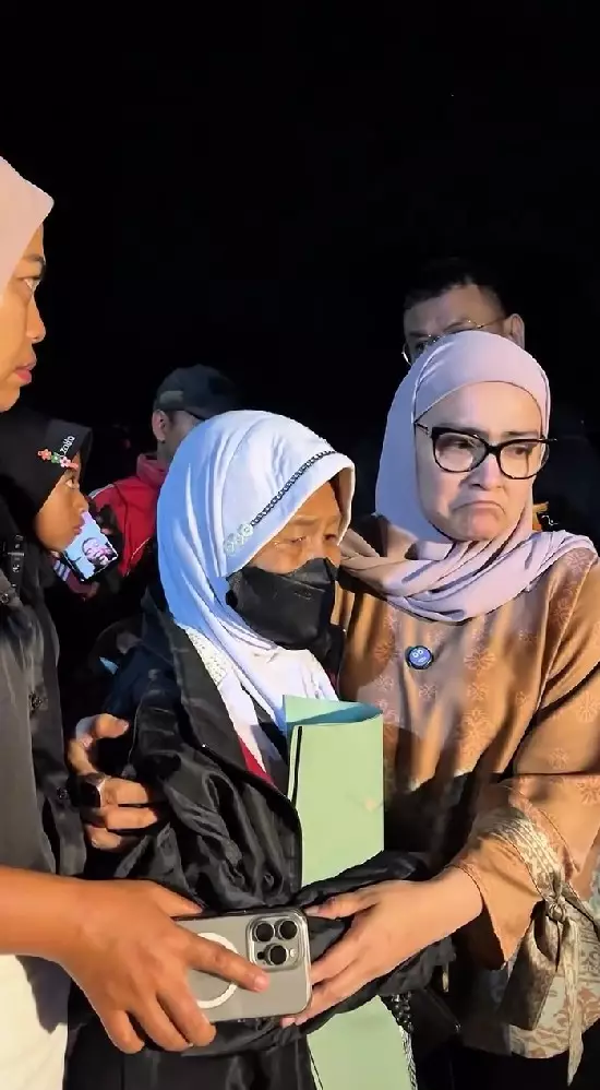 Uya Kuya bantu jenazah TKI Hong Kong © Instagram Uya Kuya bantu jenazah TKI Hong Kong © Instagram