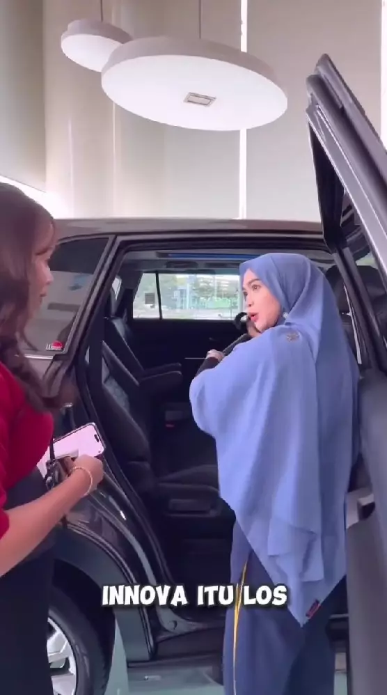 Ria Ricis beli mobil baru pilihan Moana © Instagram Ria Ricis beli mobil baru pilihan Moana © Instagram