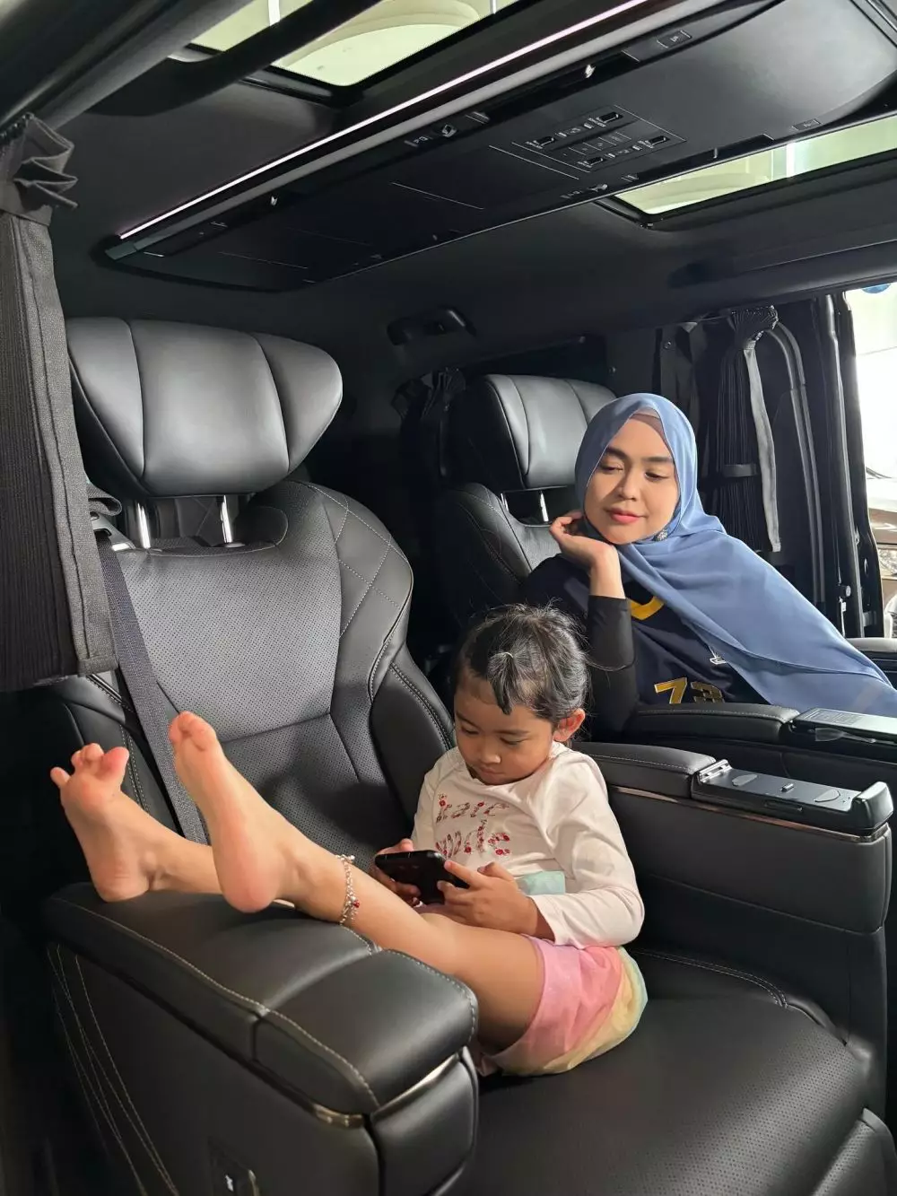 Ria Ricis beli mobil baru pilihan Moana © Instagram Ria Ricis beli mobil baru pilihan Moana © Instagram