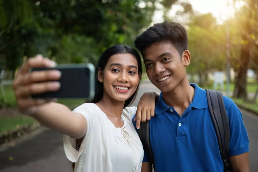Caption puitis saat foto dengan pacar © 2025 brilio.net