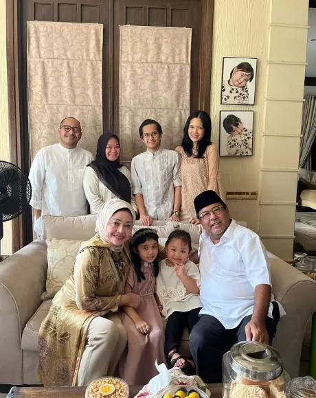 Rano Karno dan dua anak angkatnya © Instagram