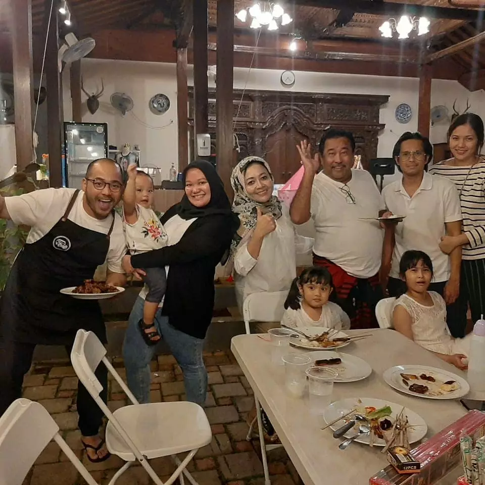 Rano Karno dan dua anak angkatnya © Instagram