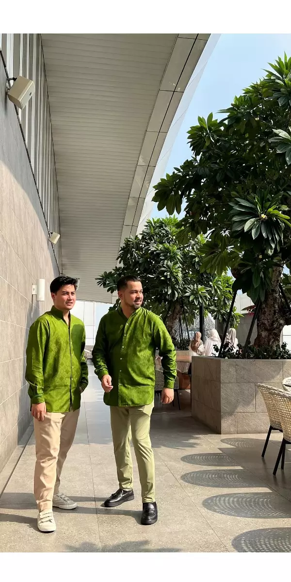kebersamaan seleb dan putra sambug © 2025 berbagai sumber kebersamaan seleb dan putra sambug © 2025 berbagai sumber