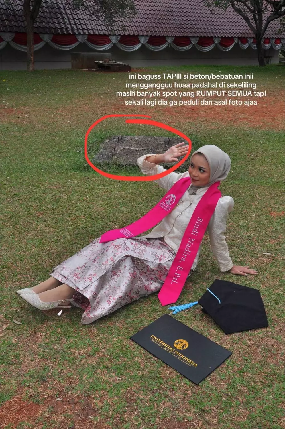 wanita ini dapat fotografer wisuda abal-abal © TikTok wanita ini dapat fotografer wisuda abal-abal © TikTok