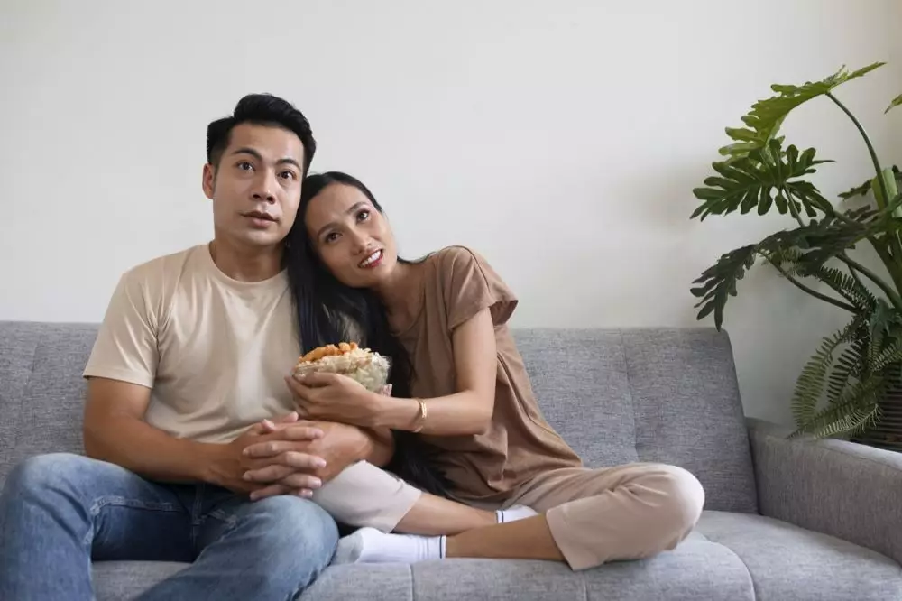 100 Kata-kata gombalan maut hujan, hati tetap hangat meski udara terasa dingin © 2025 brilio.net 100 Kata-kata gombalan maut hujan, hati tetap hangat meski udara terasa dingin © 2025 brilio.net