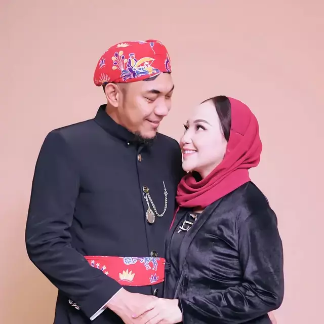 Aji Damarji pilih tidur di musala setelah Mpok Alpa meninggal © 2025 Instagram Aji Damarji pilih tidur di musala setelah Mpok Alpa meninggal © 2025 Instagram