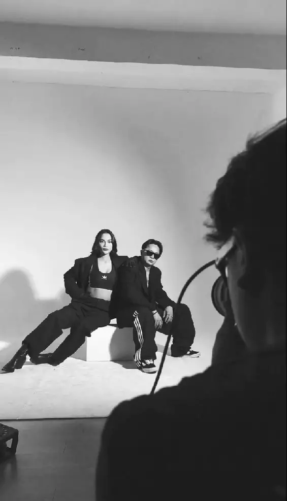 Pemotretan terbaru Erika Carlina bareng DJ Bravy © Instagram Pemotretan terbaru Erika Carlina bareng DJ Bravy © Instagram