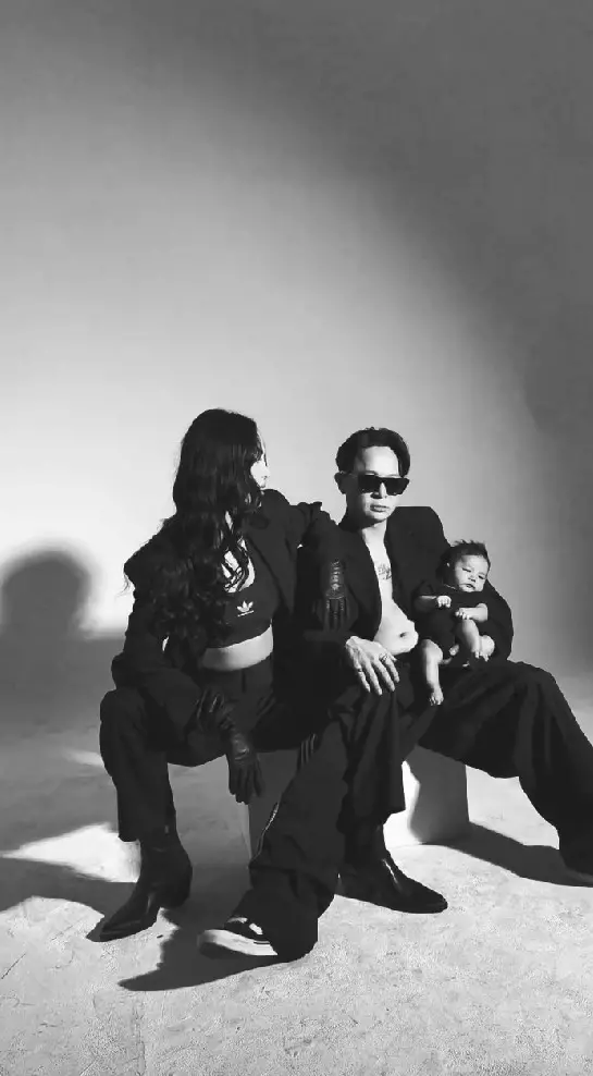 Pemotretan terbaru Erika Carlina bareng DJ Bravy © Instagram Pemotretan terbaru Erika Carlina bareng DJ Bravy © Instagram