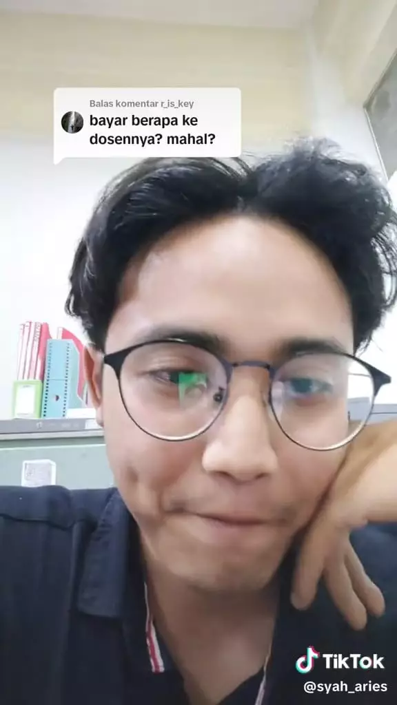 Skripsi cuma 10 halaman © TikTok