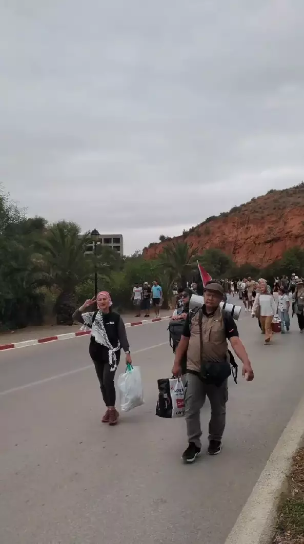 Wanda Hamidah bertahan di pelabuhan Tunisia © Instagram Wanda Hamidah bertahan di pelabuhan Tunisia © Instagram