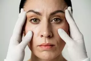 Tak cuma untuk penyedap makanan, ini cara sederhana kencangkan wajah pakai 1 jenis daun aromatic